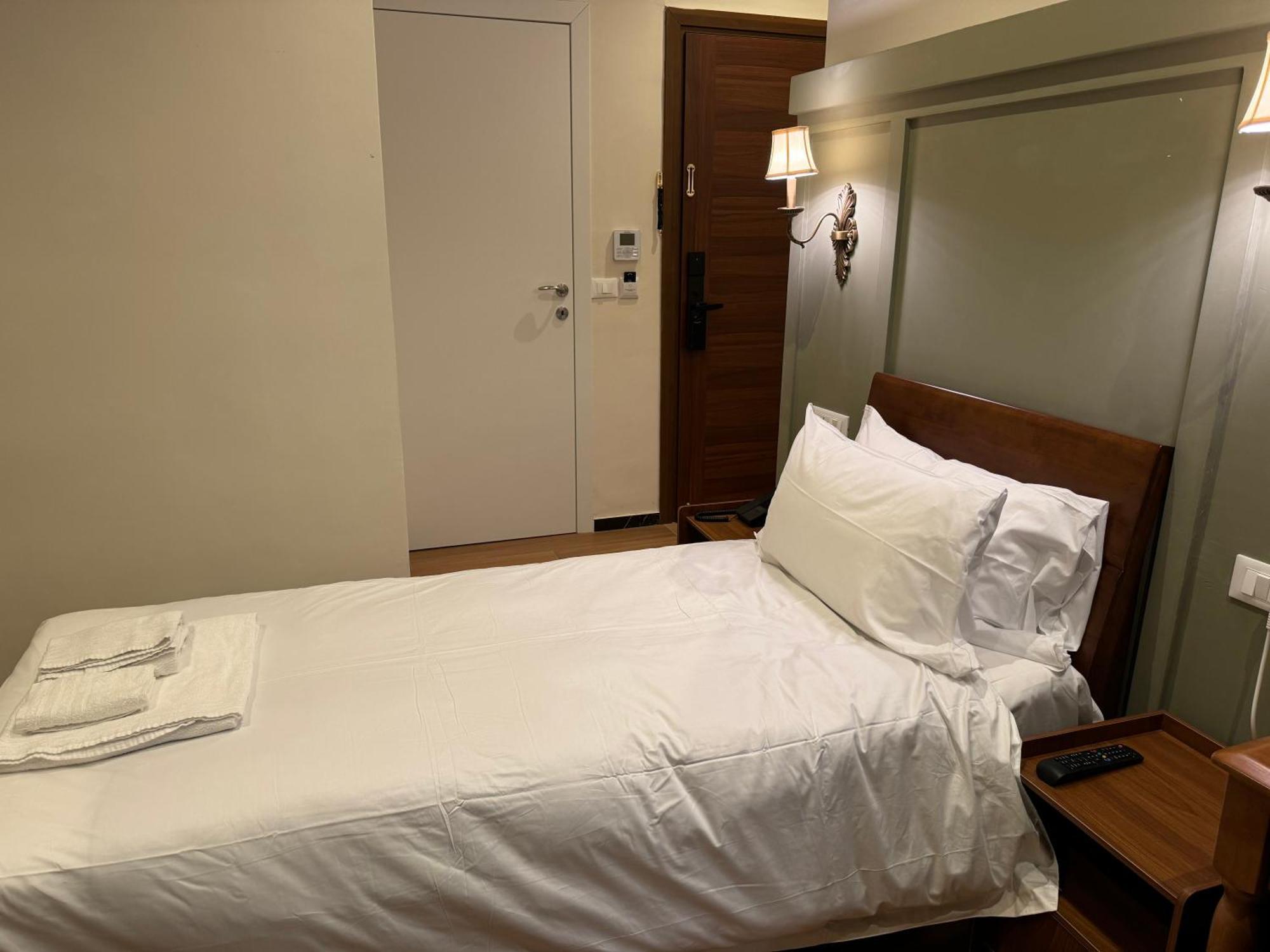 Modi Hotel Livorno Exteriör bild